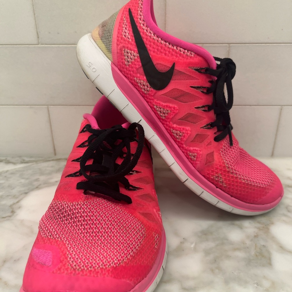 Nike Pink and Black 5.0  Athletic Running Shoes with Breathable Mesh